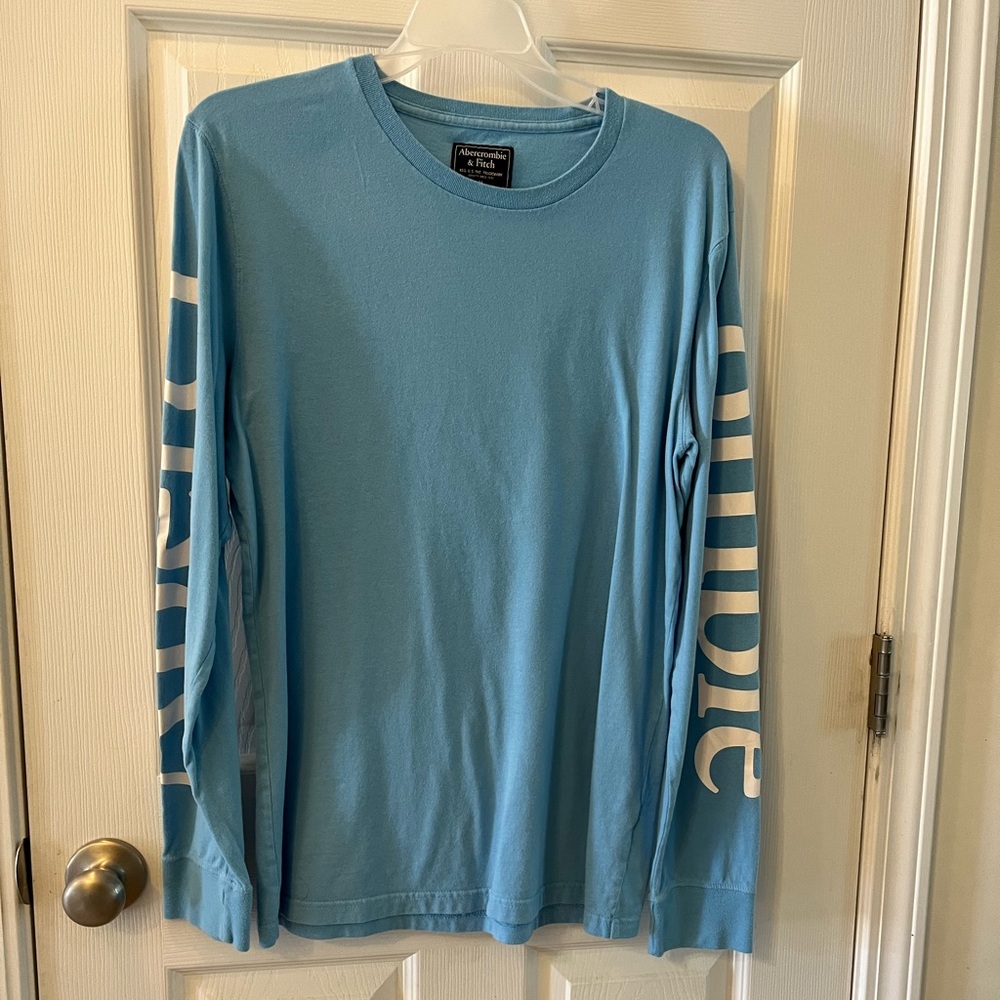 Abercrombie & Fitch Men’s Medium Light Blue Long Sleeve Tee